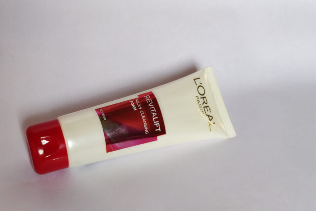 L'Oreal Paris Revitalift Milky Cleansing Foam 